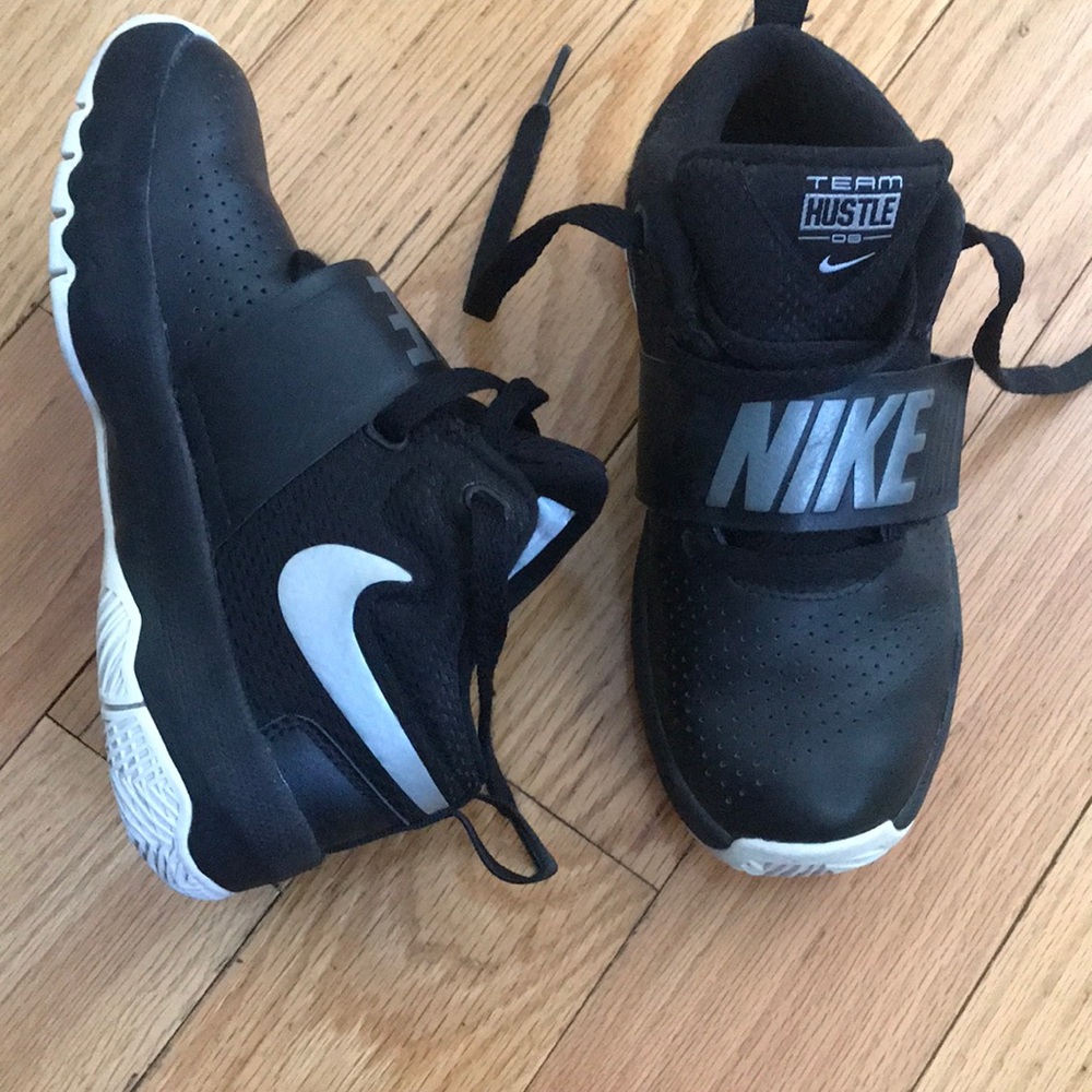 Boys size 1 Nike sneakers